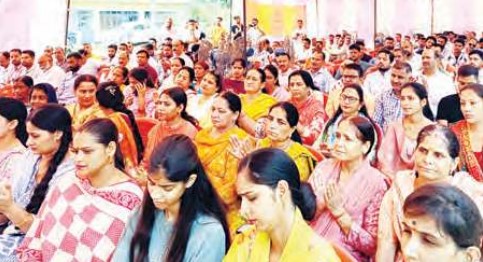 बिजली बोर्ड के ढांचे से छेड़छाड़ कर विद्युत प्रणाली को किया जा र...