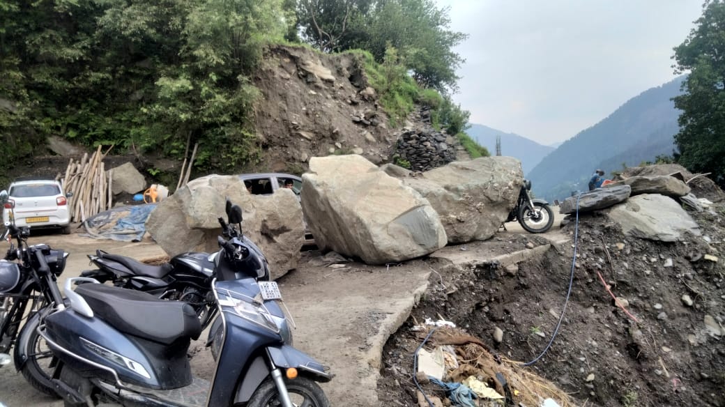 पांच वर्षों से बस सुविधा के लिए तरस रहे पोलिंग गांव के वाशिंदे