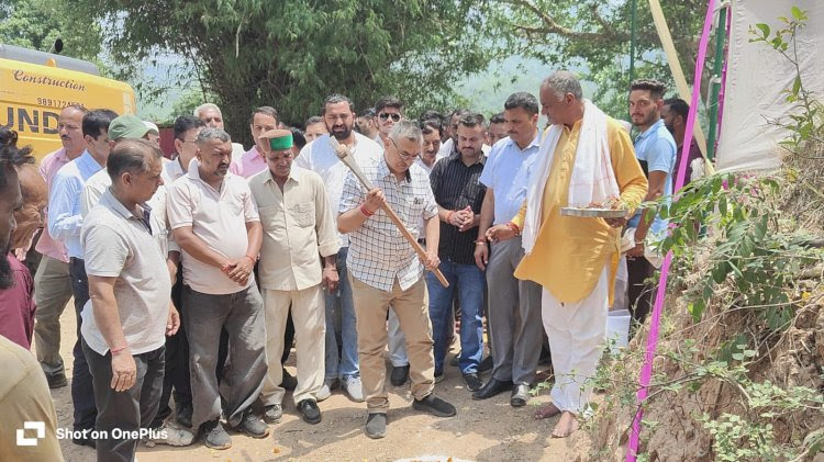 अजय सोलंकी ने किया जाब्बल का बाग से त्रिलोकपुर सड़क का भूमि पूजन