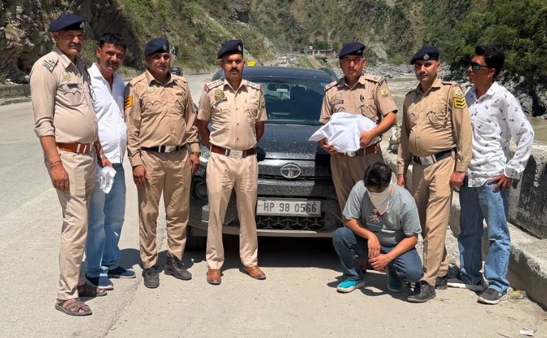 मंडी: औट में पुलिस की बड़ी कार्रवाई, 3.066 किलो चरस के साथ युवक...