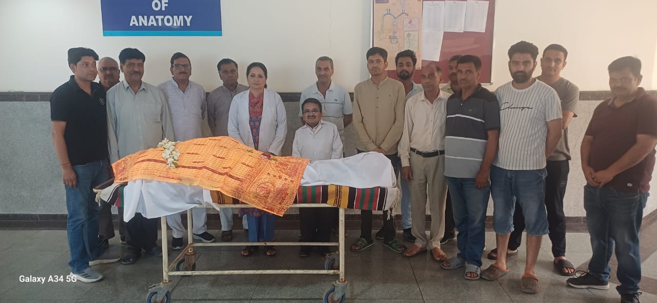 एसएलबीएसजीएमसीएच मंडी के देह दान समिति को आज मिला पंजीकृत दाता का शव