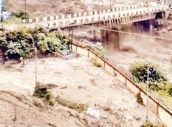 कुल्लू में चार जगह फटे बादल, जीवा नाला, शिलागढ़, स्नो गैलरी और ह...