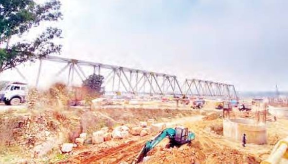 अगस्त तक पूरा होगा रेलवे चक्की पुल : 560 मीटर लंबे पुल में हैं 7...