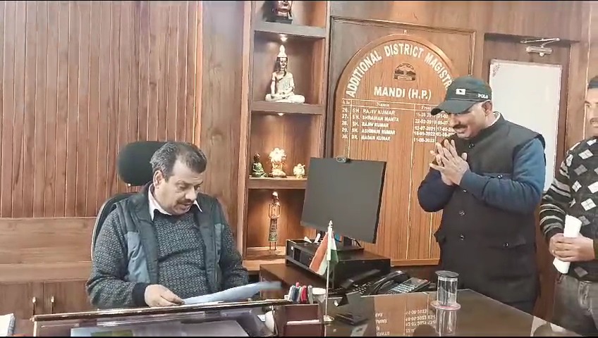 खिलाड़ा में विकास कार्य को शुरू करने को लेकर प्रतिनिधि मंडल पंहु...