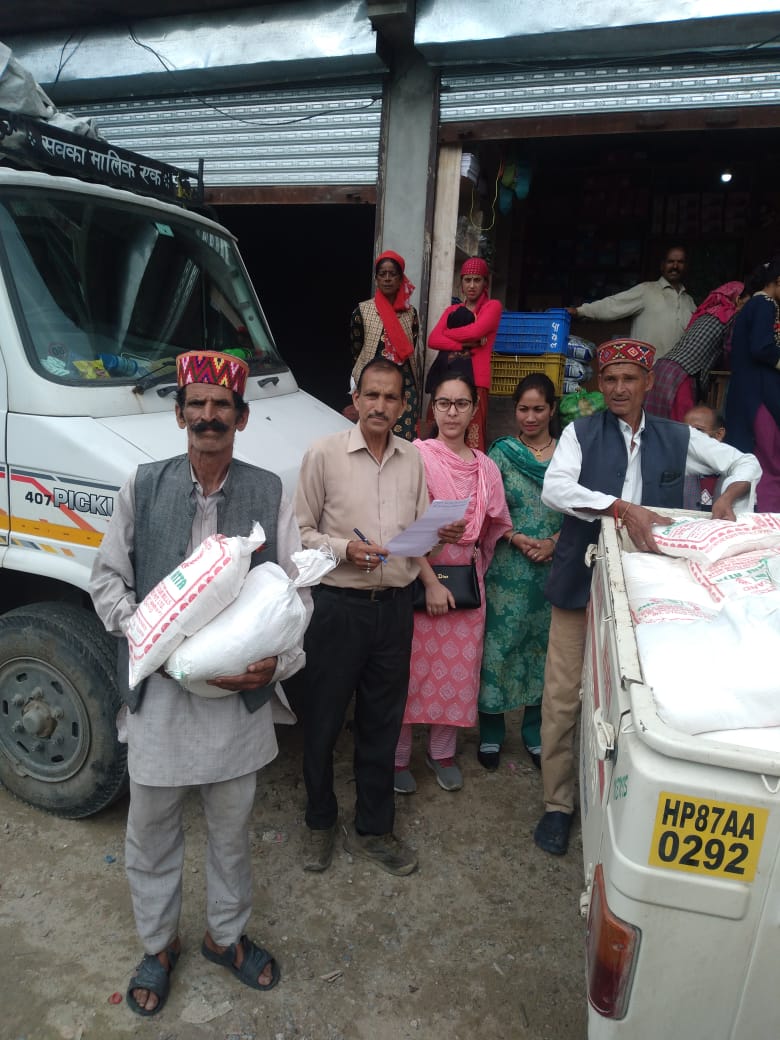 बालीचौकी के आपदा प्रभावित क्षेत्रों में गांव-गांव तक पहुंचा प्रशासन, पंचायत स्तर पर बांटी राहत