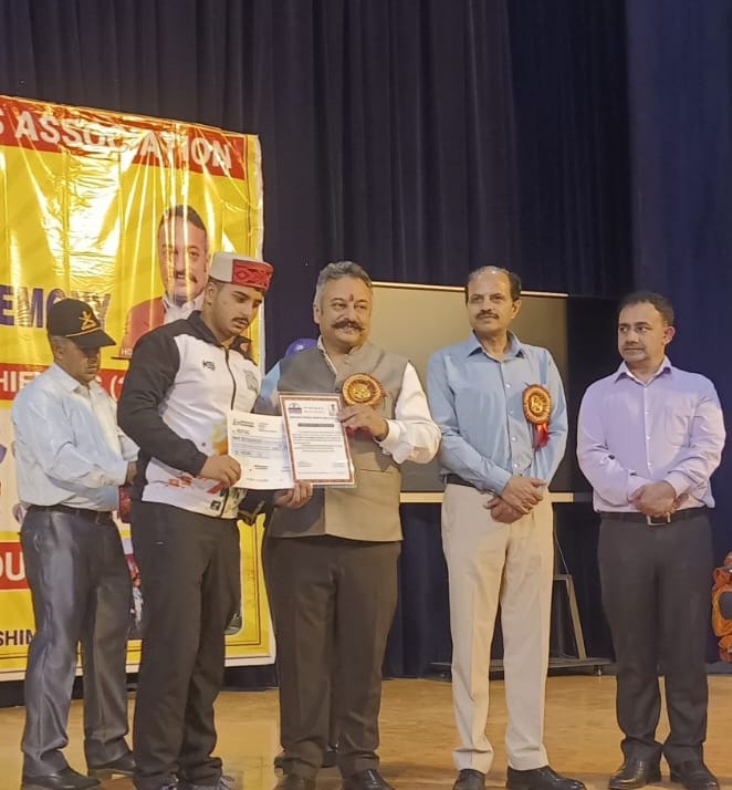 कांस्य पदक विजेता रोहित राव को किया सम्मानित