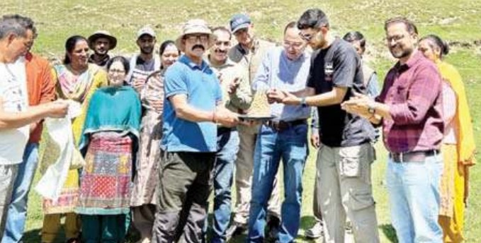 पांगी के सुराल में पैराग्लाइडिंग का सफल ट्रायल