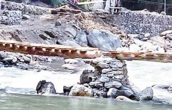 बिना सूचना खोले डैम के फाटक, एचपीपीसीएल सैंज की इस लापरवाही से र...
