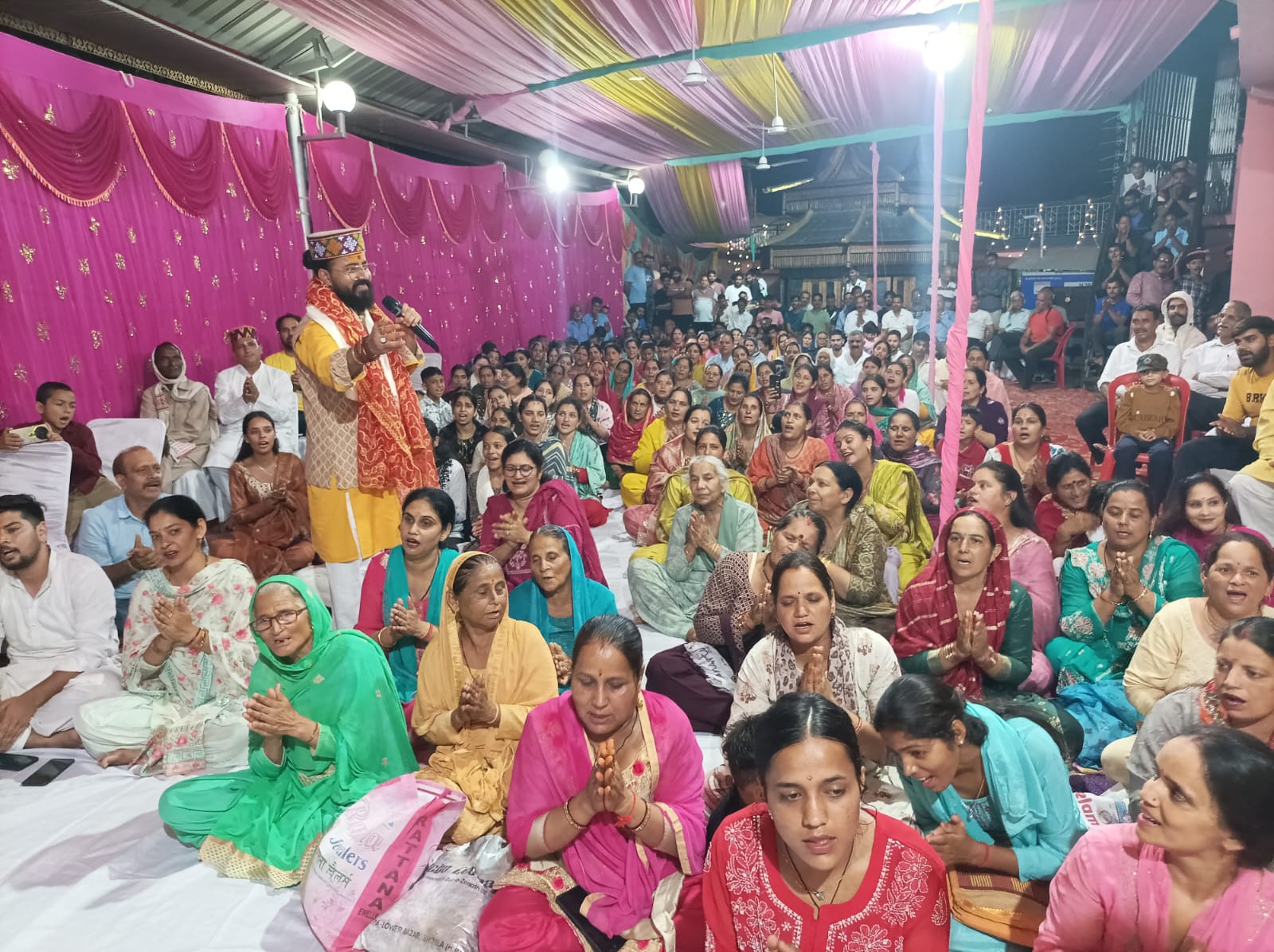 'मंदरा रा नजारा' की भेंट पर झूमे भक्त, अभिषेक सोनी के भजनों ने बांधा समां