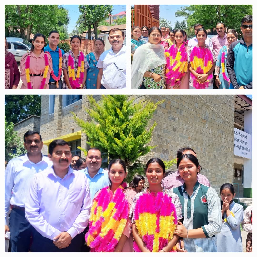 मेरिट लिस्ट में नाम दर्ज कर पाठशाला का नाम रोशन करने वाली अनामिका और वंशिका सम्मानित