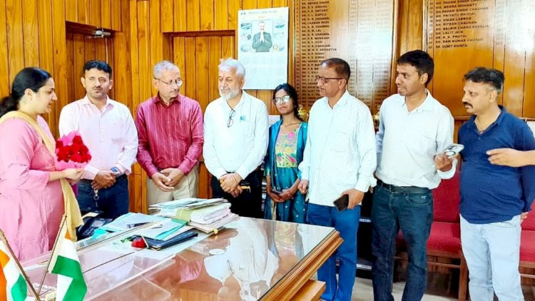 सिरमौर प्रेस क्लब के सदस्यों ने नवनियुक्त डीसी प्रियंका वर्मा से...