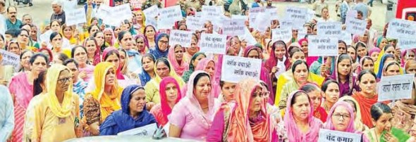 नगरोटा सूरियां में महिलाओं ने निकाली रोष रैली तहसीलदार के माध्यम...