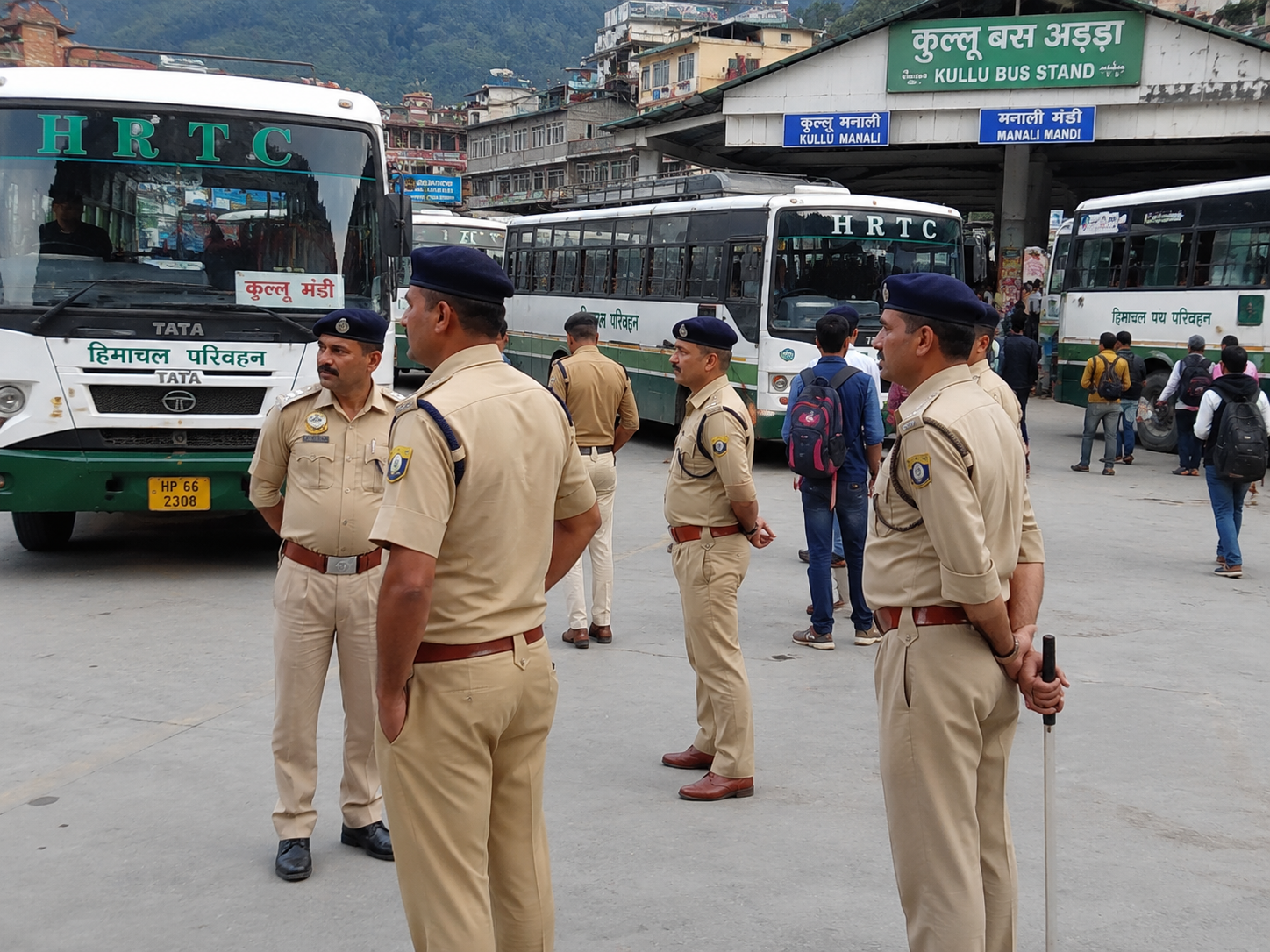 HRTC हड़ताल को लेकर प्रशासन चौकन्ना, बस अड्डों पर पुलिस तैनात