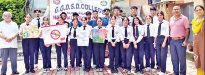 जीजीडीएसडी कॉलेज राजपुर में नशा न करने की ली शपथ