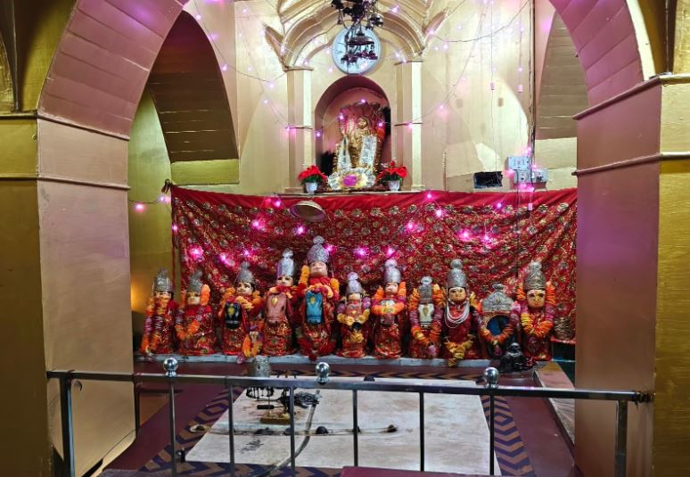  आस्था का अद्भुत केंद्र है कांगड़ा का शिब्बोथान धाम, सर्पदंश पीड़ितों को लेकर दूर-दूर से पहुंचते हैं लोग