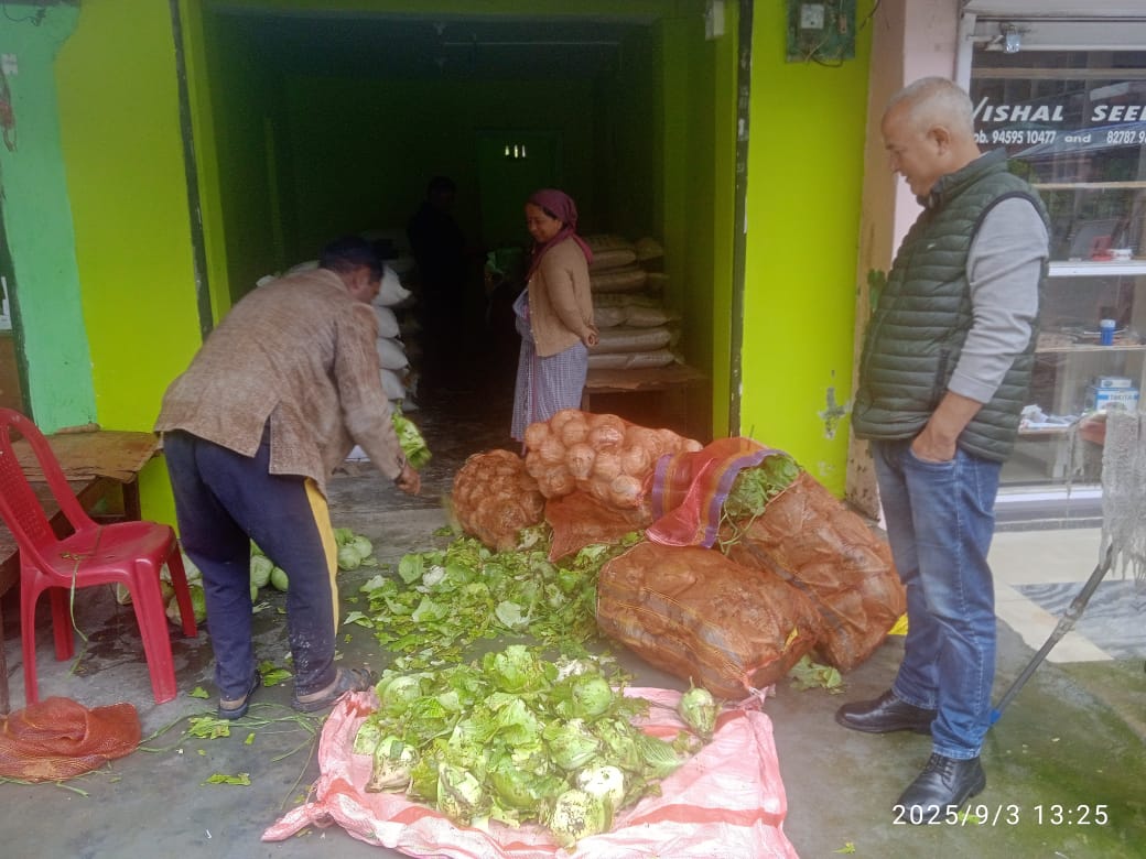 बरोट-घटाशनी सड़क मार्ग धंसा, चौहार और छोटा भंगाल घाटी का संपर्क टूटा