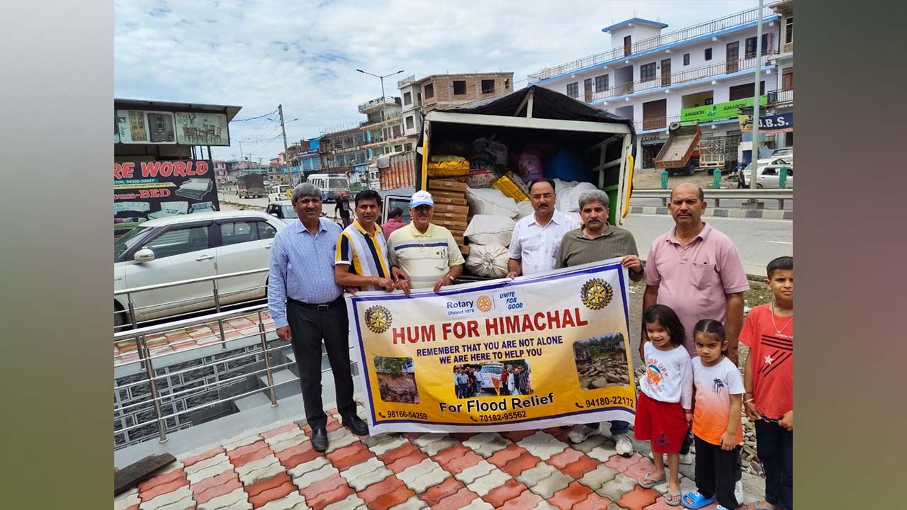 मंडी रोटरी डिस्टिक की टीम पहुंची थुनाग के देजी गांव